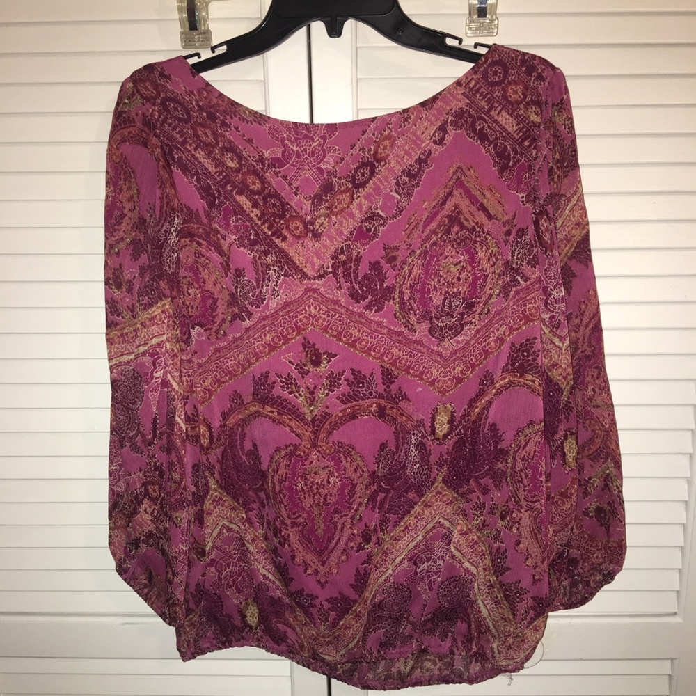 Bright blouse with keyhole detail in the back